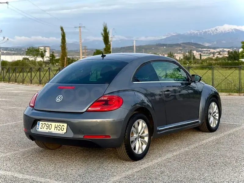 Begagnad VW Beetle Design 105 HK (77 kW) 2013 Grå Halvkombi