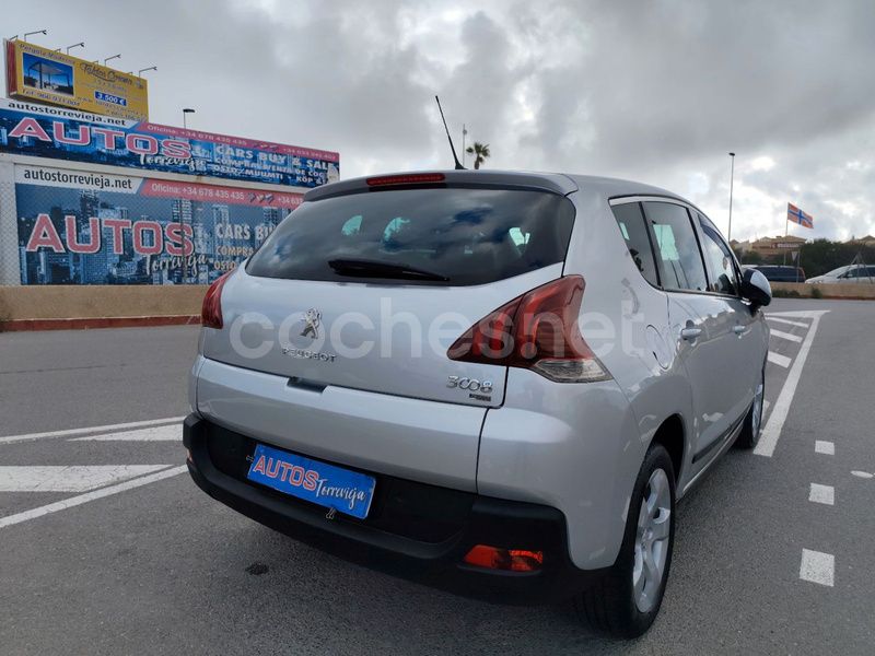 Usado Peugeot 3008 Active 115 CV (84 kW) 2014 Gris / plata Berlina