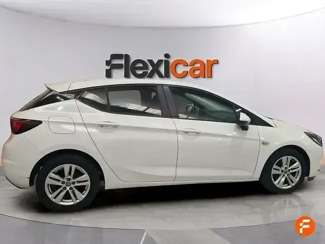 Usado Opel Astra Selective 110 CV (80 kW) 2018 Blanco Berlina