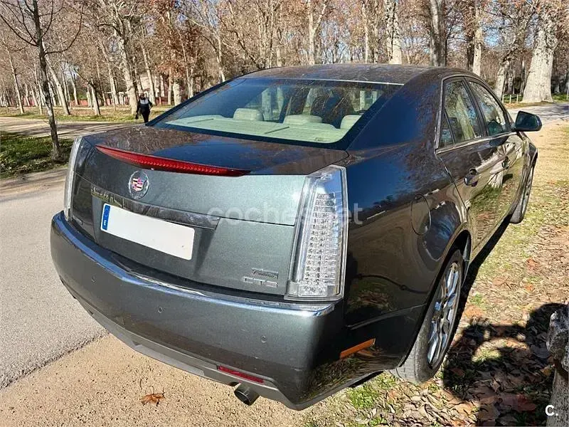 Usado Cadillac CTS 311 CV (228 kW) 2011 Gris / plata Berlina