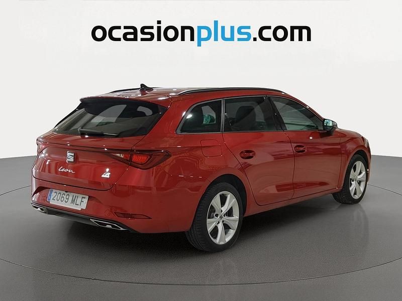 Usado Seat Leon ST FR 204 CV (150 kW) 2023 Rojo Familiar