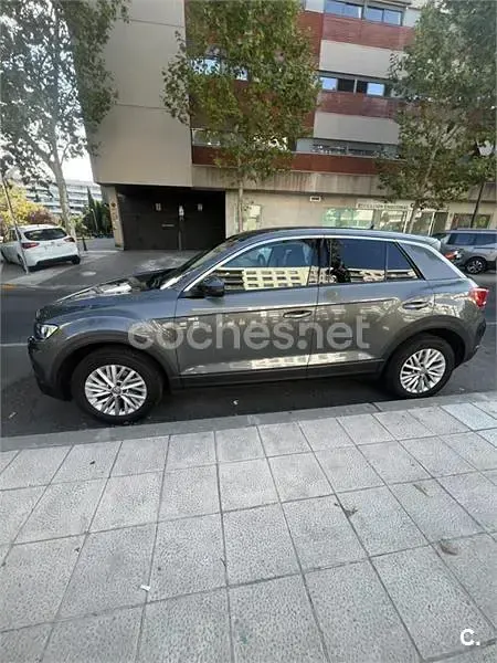 Usado VW T-Roc Edition 115 CV (84 kW) 2019 Gris / plata SUV