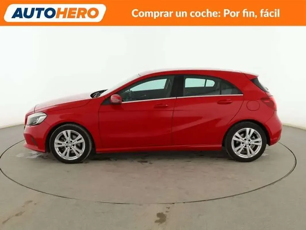 Begagnad Mercedes A200 Urban 136 HK (100 kW) 2017 Röd Halvkombi