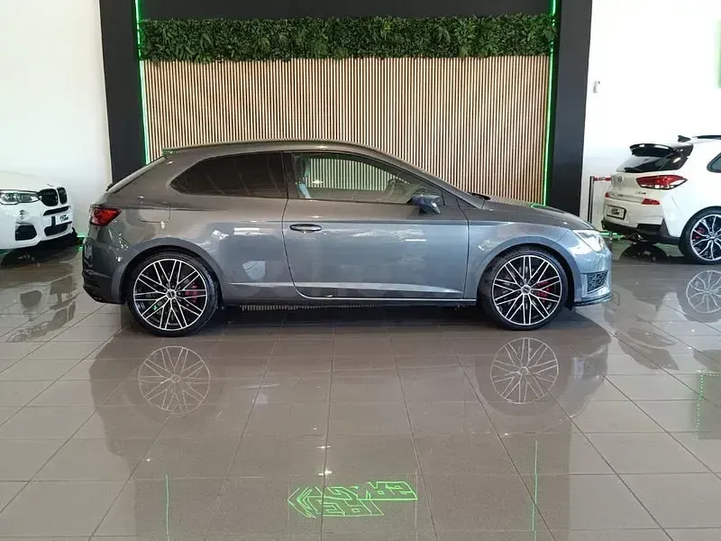Usado Seat Leon CUPRA 265 CV (194 kW) 2016 Gris / plata Berlina