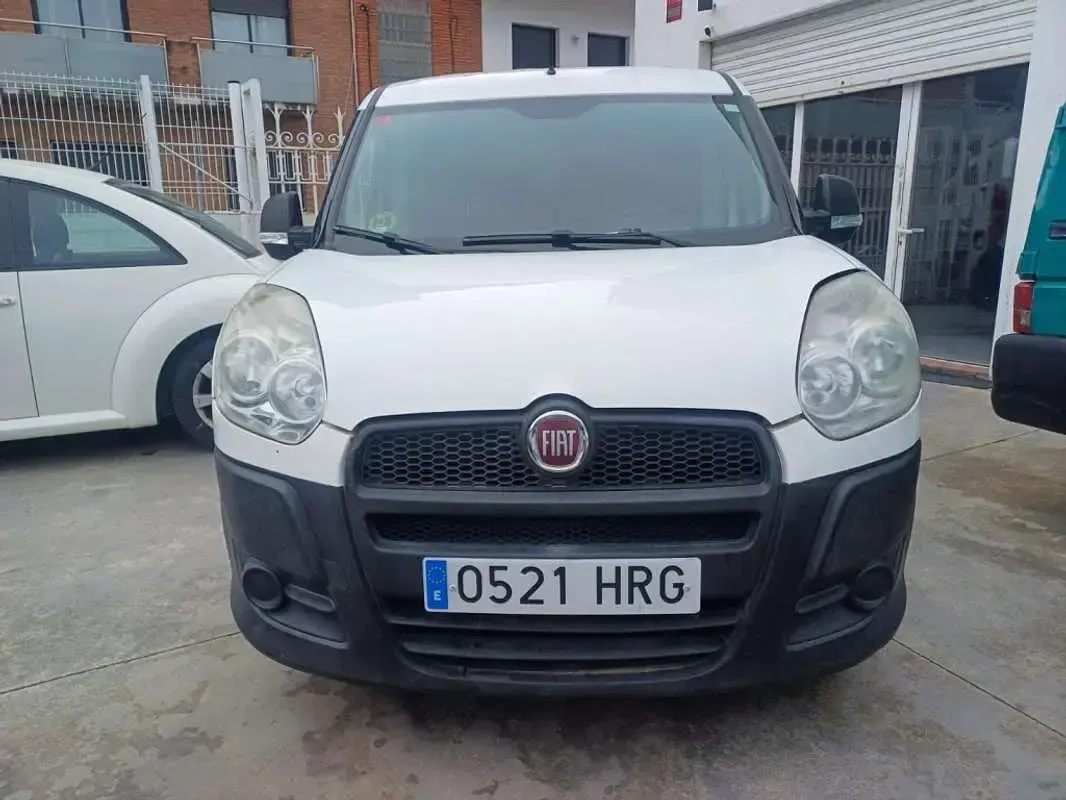 Usado Fiat Doblò 90 CV (66 kW) 2013 Blanco Monovolumen