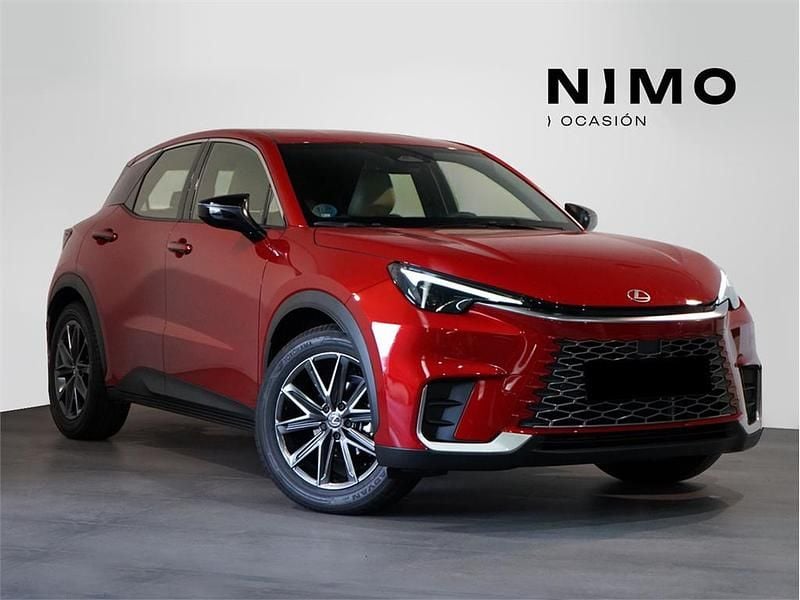 Rojo hollywood Usado 2025 Lexus LBX SUV | 32.500 € (Buen precio) - Imagen 1/4