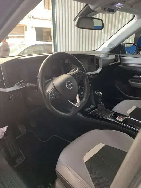 Usado Opel Mokka Business Elegance 131 CV (96 kW) 2022 Gris SUV