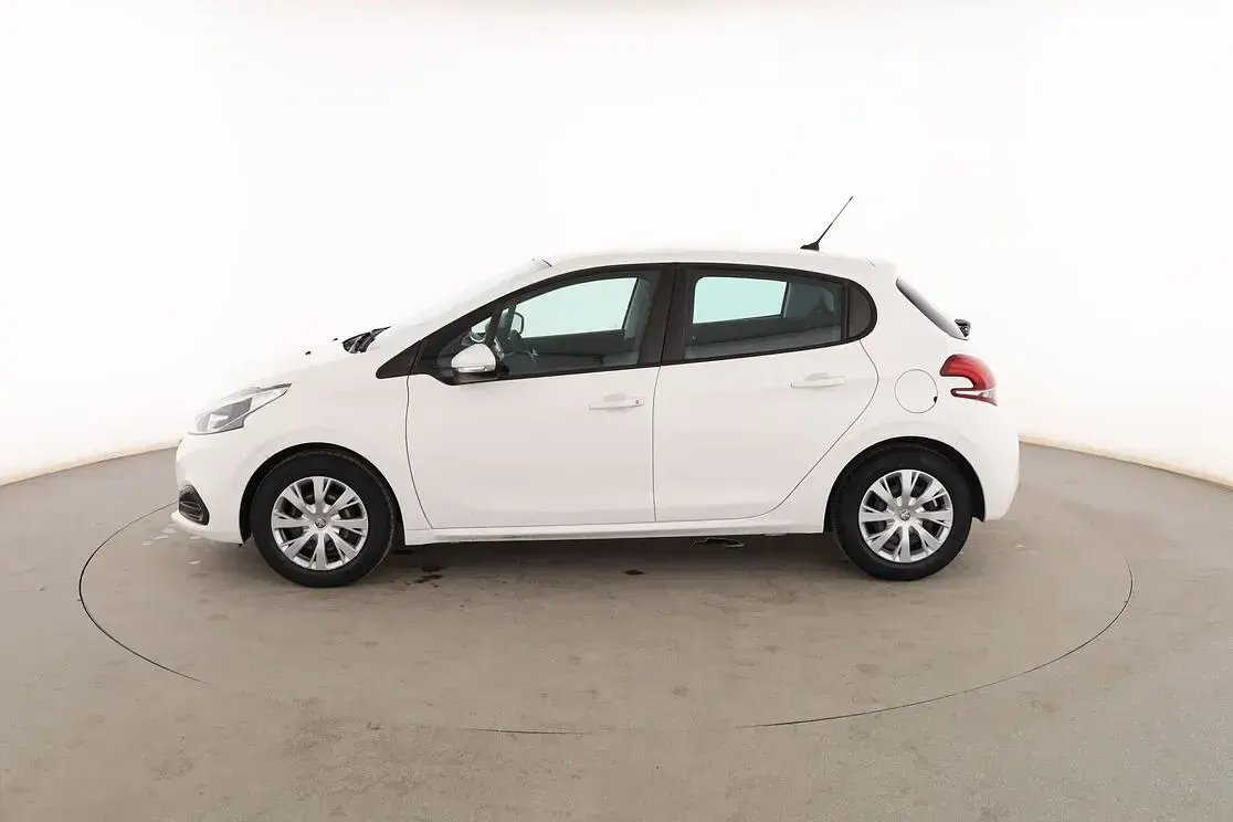 Usado Peugeot 208 Active 82 CV (60 kW) 2019 Blanco Utilitario