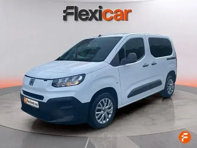 Usado Fiat Doblò 100 CV (73 kW) 2024 Blanco Monovolumen