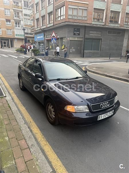 Usado Audi A4 125 CV (91 kW) 2000 Azul Berlina