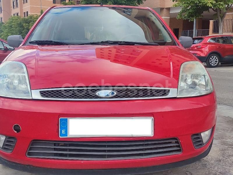 Rojo Usado 2005 Ford Fiesta Ghia Utilitario | 2700 € (Buen precio) - Imagen 1/4