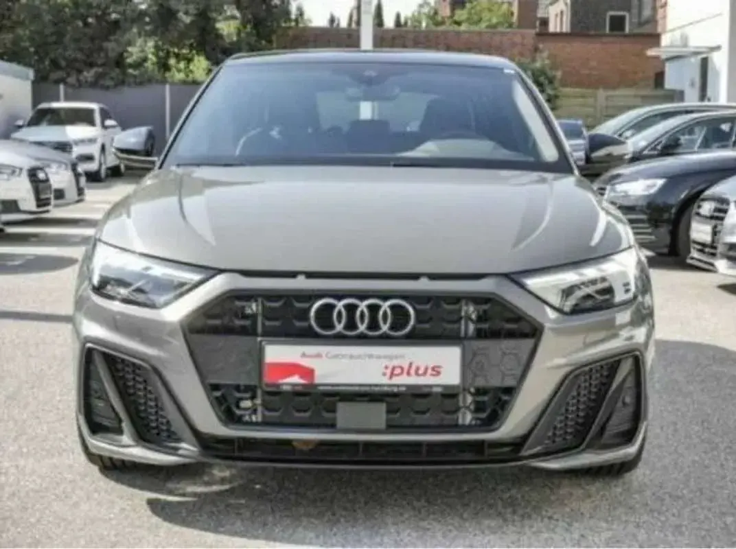 Usado Audi A1 S-Line 116 CV (85 kW) 2018 Gris Utilitario