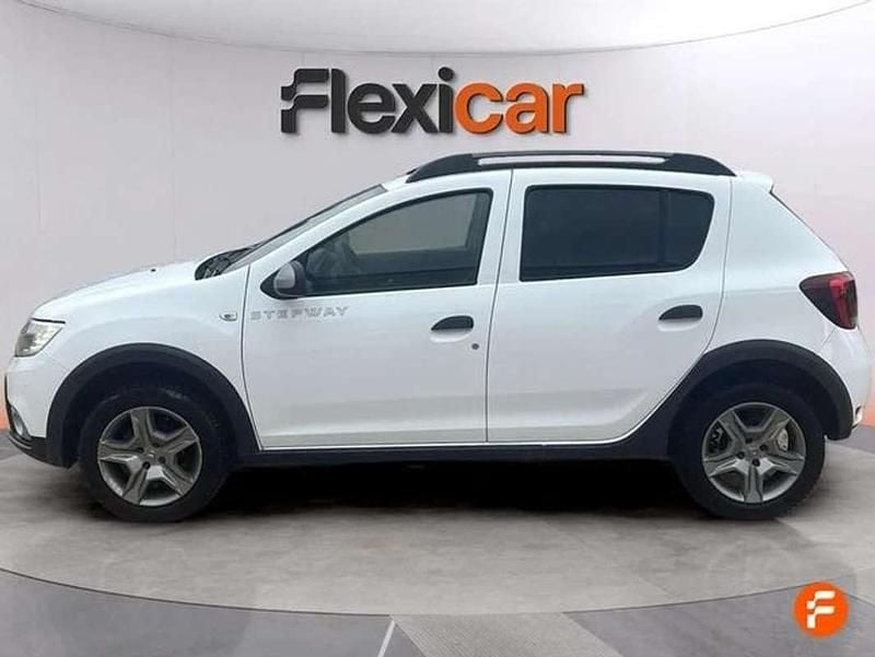 Usado Dacia Sandero Comfort 90 CV (66 kW) 2019 Blanco Utilitario