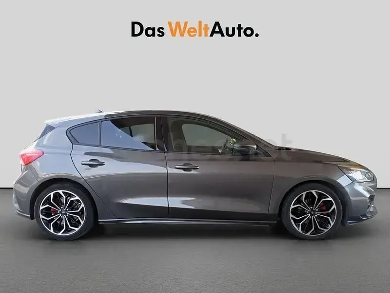 Usado Ford Focus ST-Line 125 CV (91 kW) 2021 Gris / plata Berlina