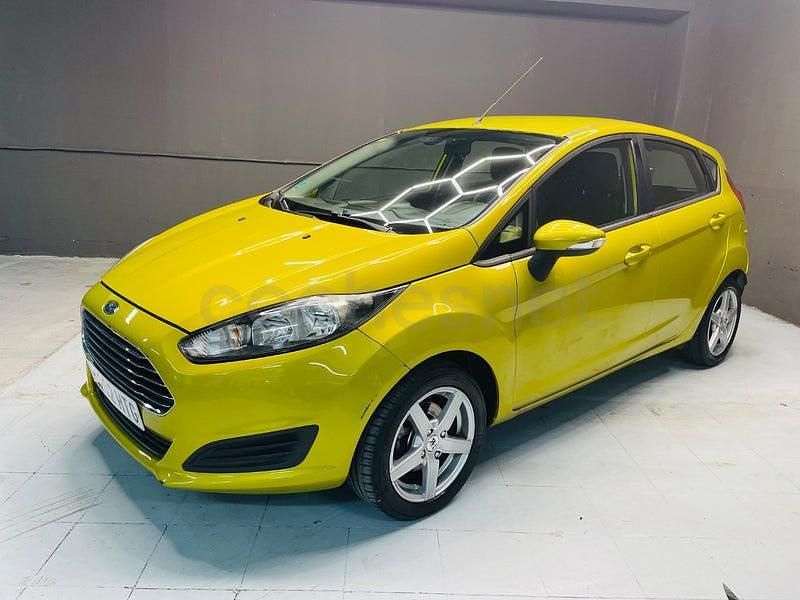 Usado Ford Fiesta Trend 100 CV (73 kW) 2014 Verde Utilitario