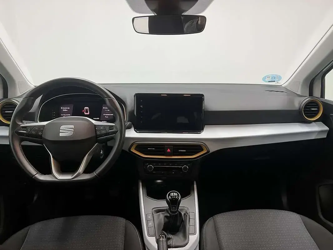 Usado Seat Arona Style 110 CV (80 kW) 2022 Blanco SUV