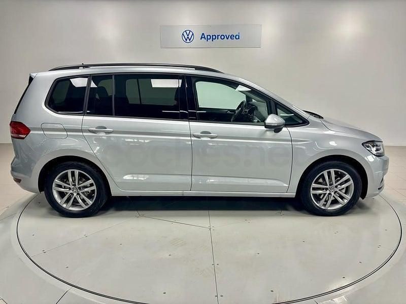 Usado VW Touran 150 CV (110 kW) 2025 Gris / plata Monovolumen