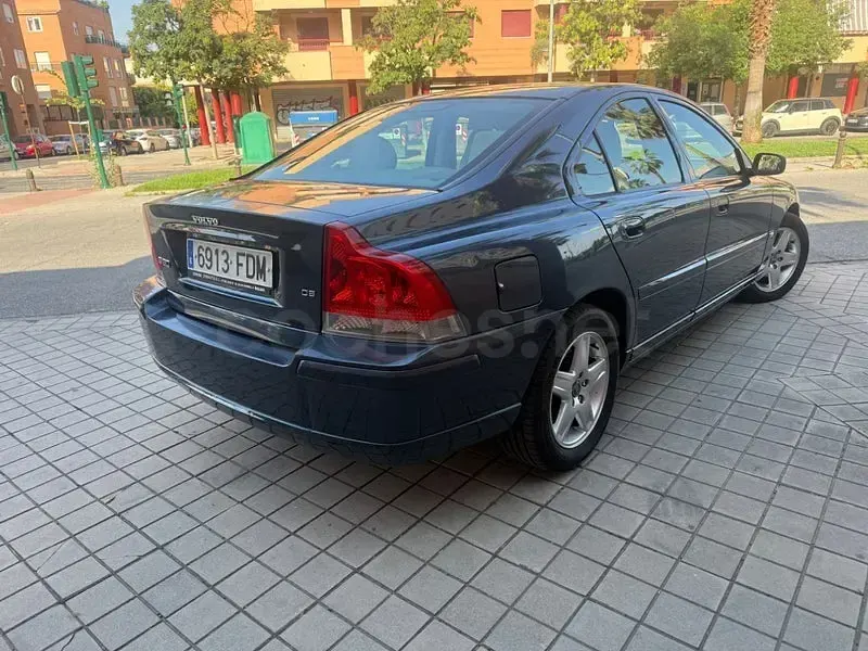 Usado Volvo S60 Momentum 163 CV (119 kW) 2007 Azul Berlina