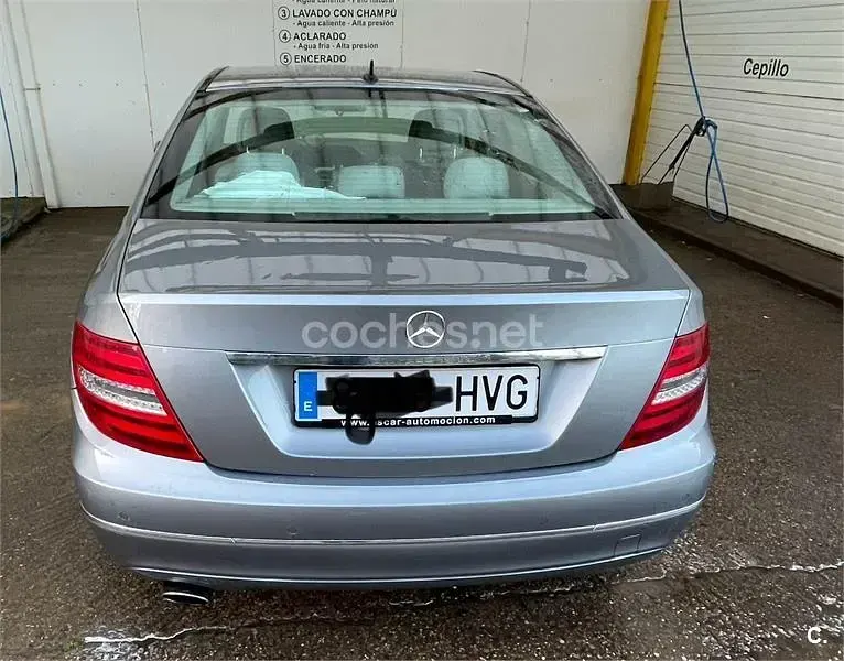 Usado Mercedes C220 Avantgarde 170 CV (125 kW) 2011 Gris / plata Berlina