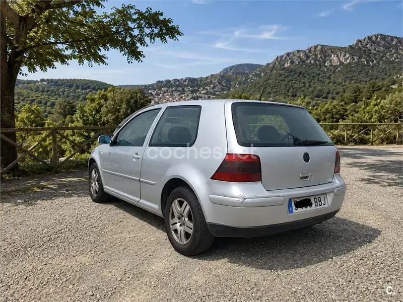 Usado VW Golf IV Highline 115 CV (84 kW) 2000 Gris / plata Berlina