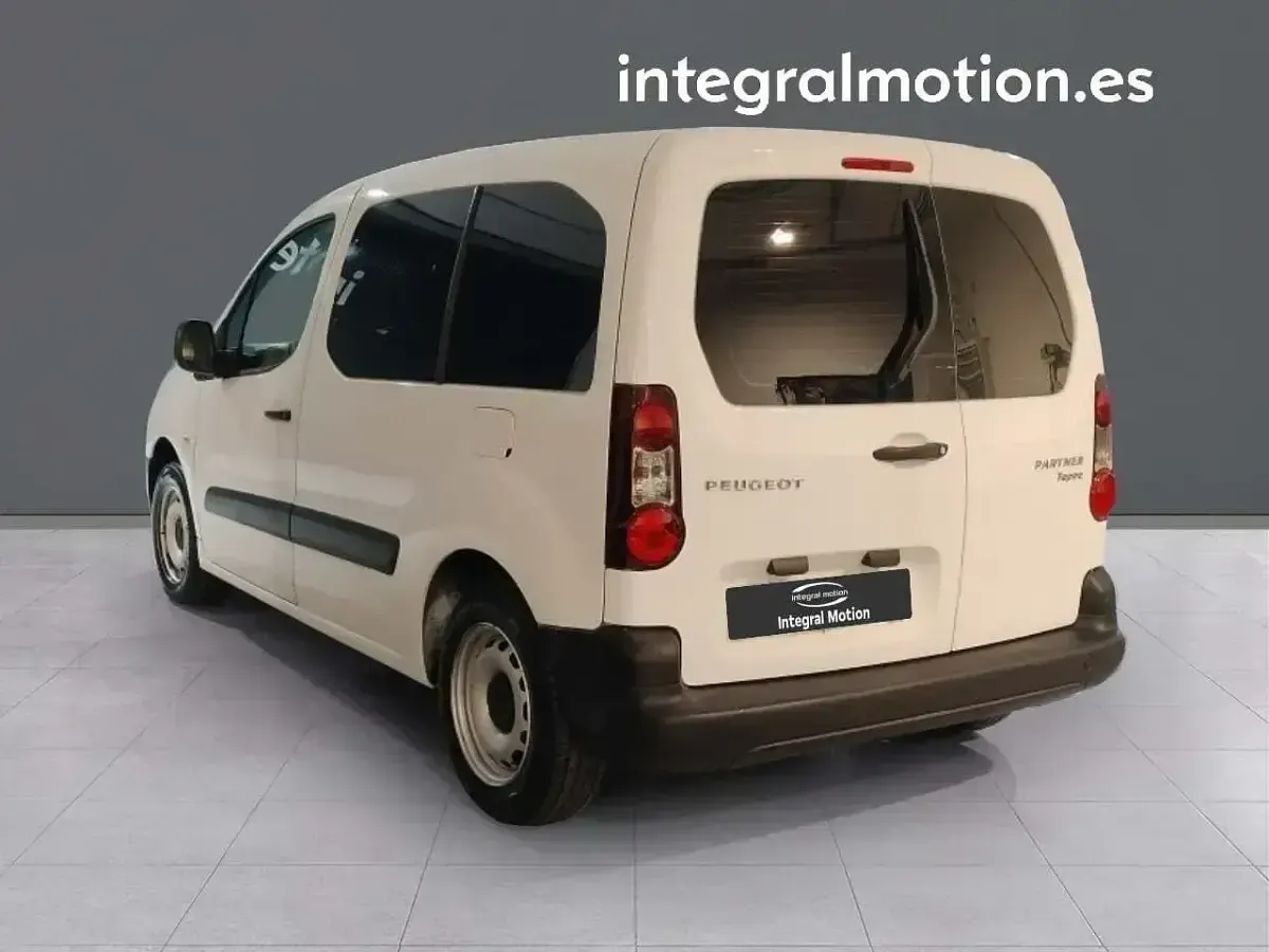Usado Peugeot Partner Tepee Access 74 CV (54 kW) 2018 Blanco Monovolumen