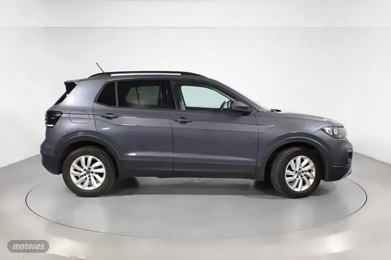 Usado VW T-Cross Advance 110 CV (80 kW) 2022 Gris SUV