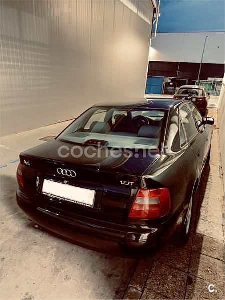 Usado Audi A4 150 CV (110 kW) 1998 Verde Berlina