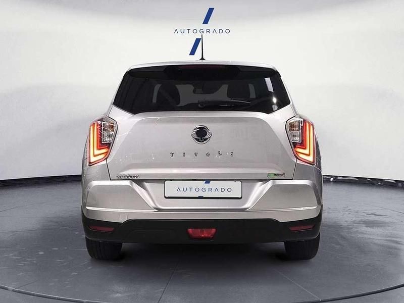 Usado Ssangyong (KGM) Tivoli Limited 163 CV (119 kW) 2021 Gris SUV
