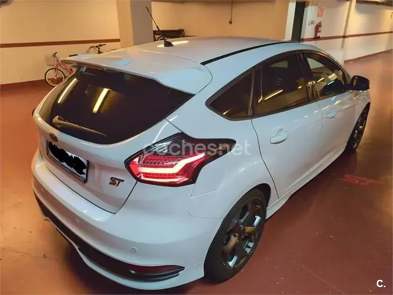 Usado Ford Focus ST 250 CV (183 kW) 2017 Blanco Berlina