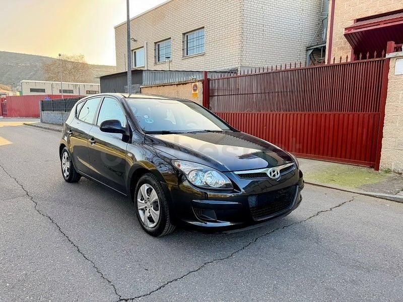 Usado Hyundai i30 Comfort 109 CV (80 kW) 2010 Negro Berlina