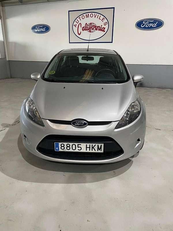 Usado Ford Fiesta Trend 69 CV (50 kW) 2012 Plateado Utilitario