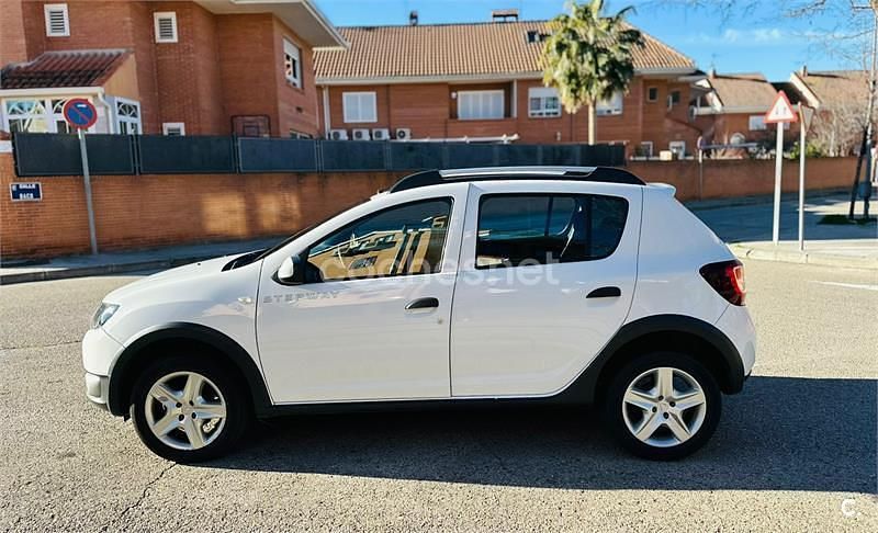 Usado Dacia Sandero Stepway 90 CV (66 kW) 2015 Blanco Berlina