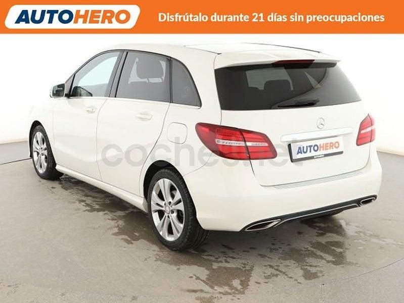 Usado Mercedes B180 Urban 110 CV (80 kW) 2017 Blanco Monovolumen