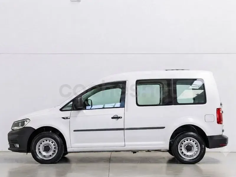 Usado VW Caddy Trendline 110 CV (80 kW) 2020 Blanco Monovolumen