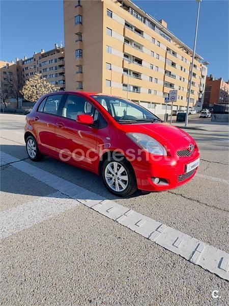Occasion Toyota Yaris Connect Style 101 PK (74 kW) 2011 Rood Hatchback