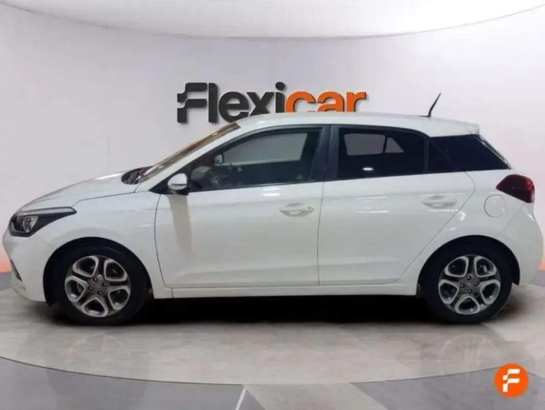 Usado Hyundai i20 99 CV (72 kW) 2019 Blanco Utilitario
