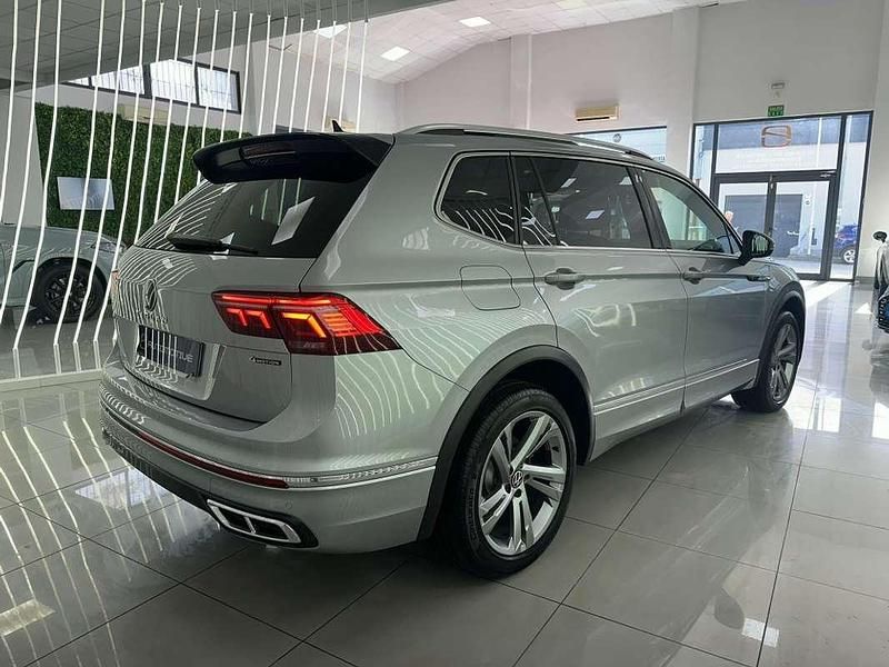 Usado VW Tiguan Allspace R-line 200 CV (147 kW) 2023 Gris SUV