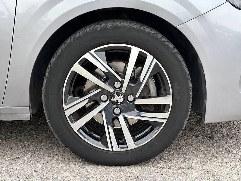 Usado Peugeot 208 Allure 100 CV (73 kW) 2021 Gris / plata Utilitario