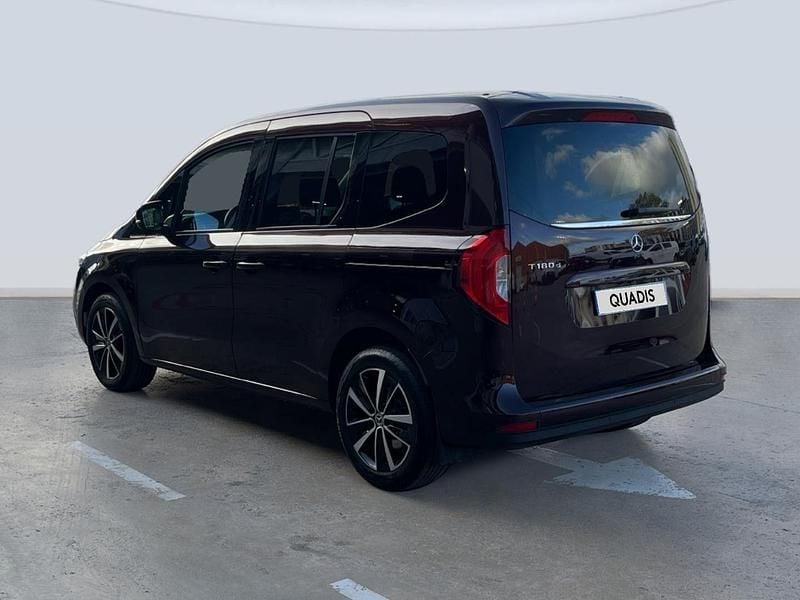 Usado Mercedes T180 116 CV (85 kW) 2024 Rojo Monovolumen