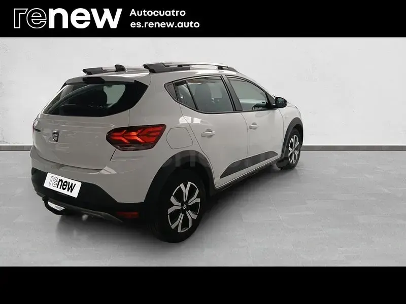 Usado Dacia Sandero Comfort 101 CV (74 kW) 2022 Blanco Berlina