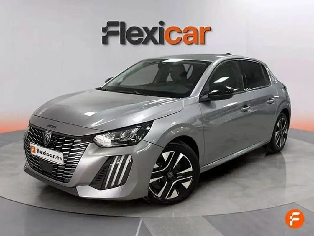Usado Peugeot 208 Allure 101 CV (74 kW) 2025 Gris Utilitario