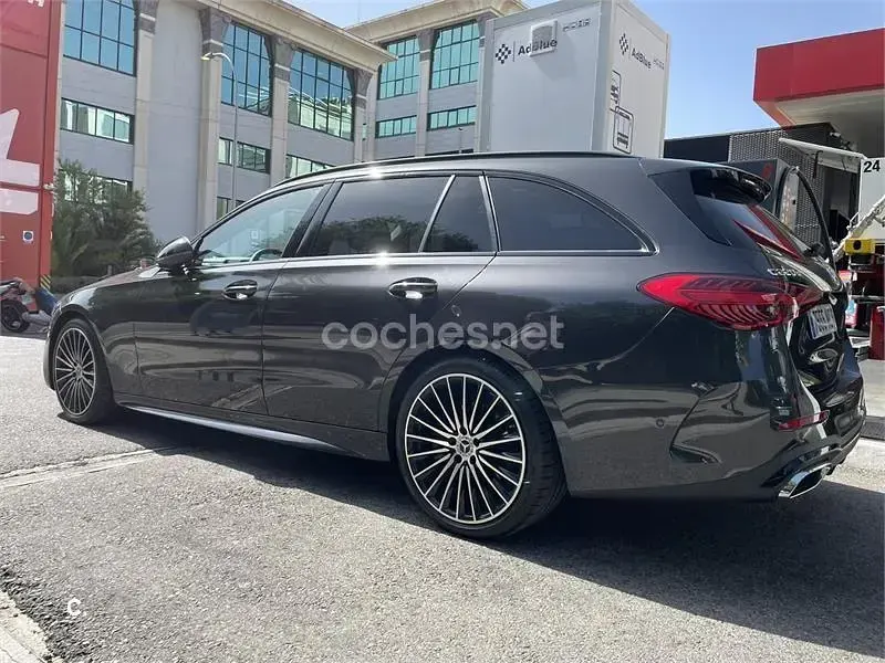 Usado Mercedes C220 200 CV (147 kW) 2025 Negro Familiar