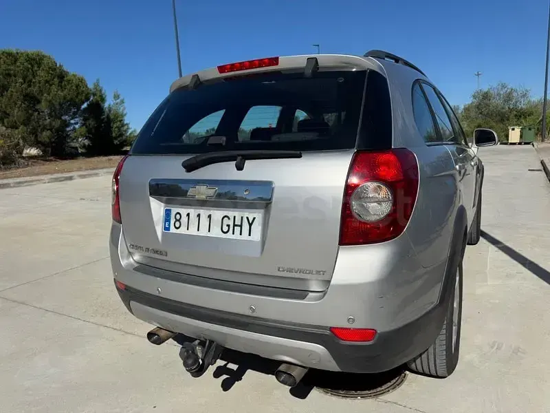 Usado Chevrolet Captiva LS 127 CV (93 kW) 2009 Gris / plata SUV