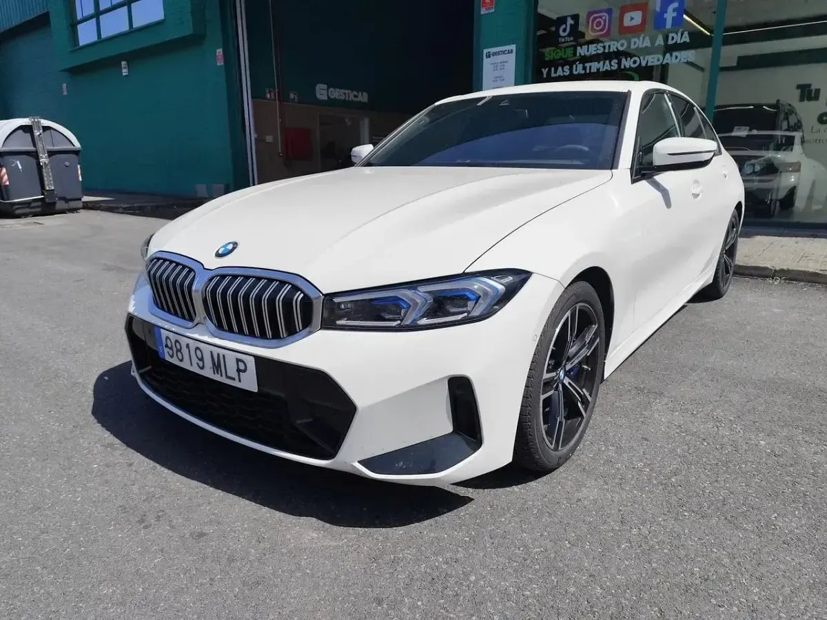 Usado BMW 320e Shadowline 190 CV (139 kW) 2023 Blanco Berlina
