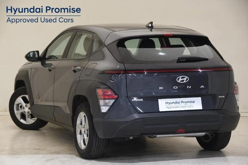Usado Hyundai Kona 120 CV (88 kW) 2024 Gris/plata SUV