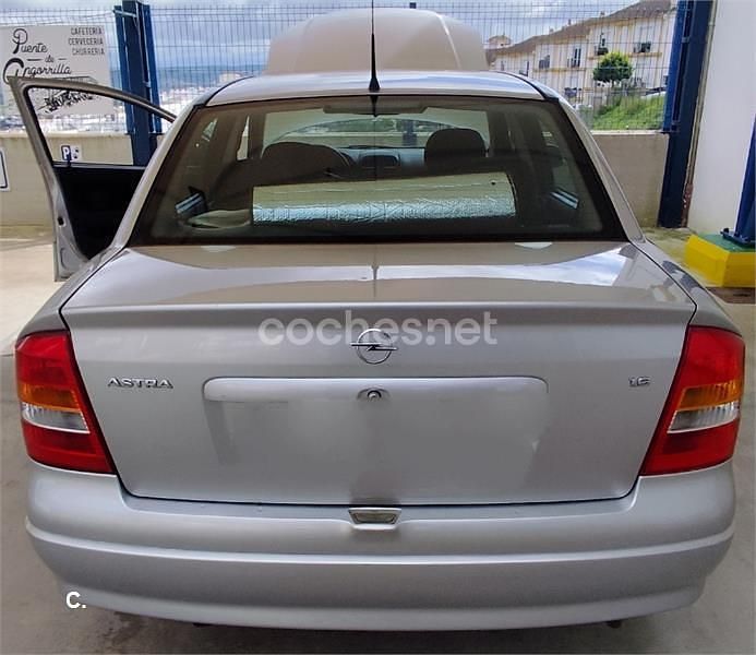Usado Opel Astra Comfort 100 CV (73 kW) 1999 Gris / plata Berlina