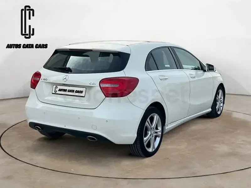 Usado Mercedes A180 AMG line 109 CV (80 kW) 2014 Blanco Utilitario