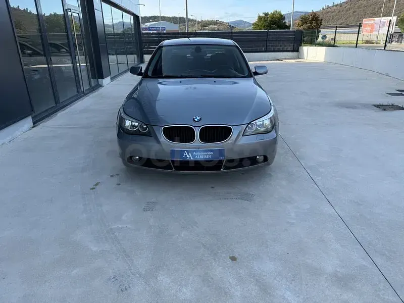 Usado BMW 520 Comfort Edition 170 CV (125 kW) 2004 Gris / plata Berlina