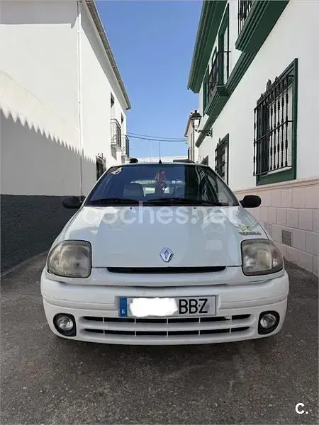 Usado Renault Clio 60 CV (44 kW) 2000 Blanco Berlina
