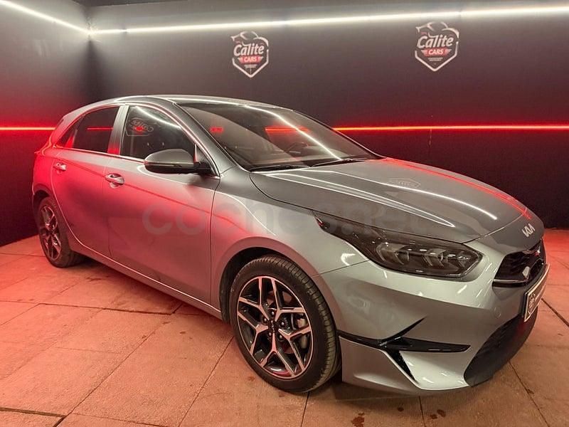 Usado Kia Ceed 120 CV (88 kW) 2024 Gris / plata Utilitario